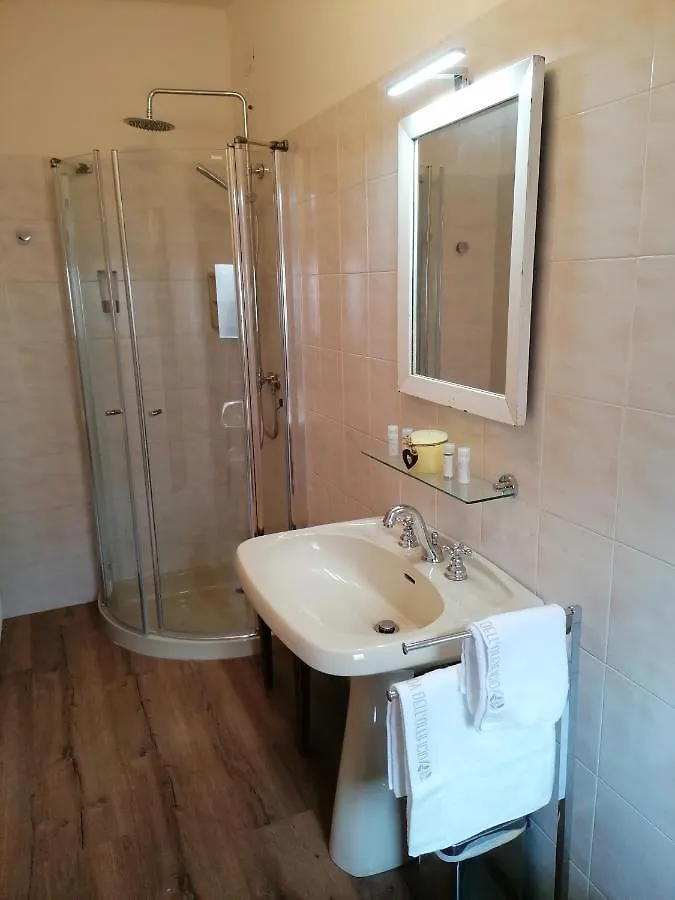 Locanda Dell'Oleificio Mezzane di Sotto Inn